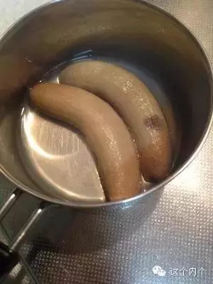 男子半夜肚子餓發現冰箱有「米腸」馬上加熱來吃,媽媽早上起來崩潰:那不能吃啊!