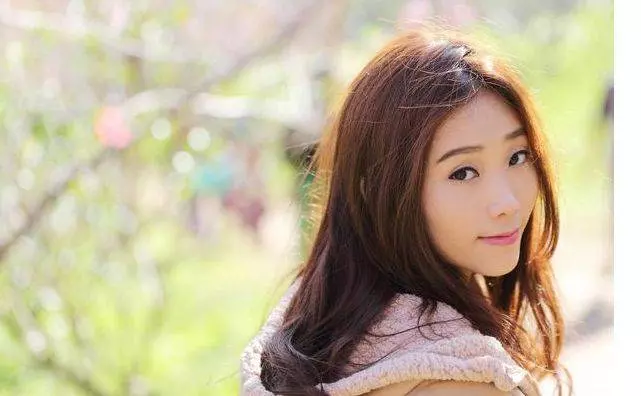 老婆沒做飯被老公扇耳光,老婆抱娃回娘家忘拿奶瓶,返回傻住!