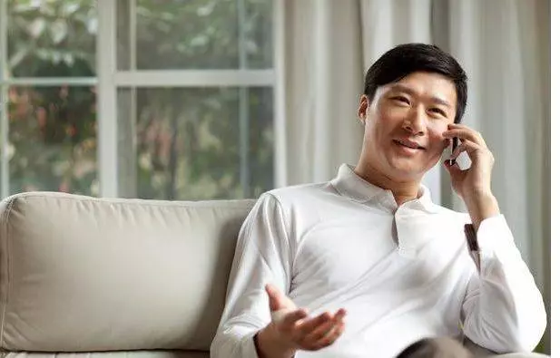 老婆沒做飯被老公扇耳光,老婆抱娃回娘家忘拿奶瓶,返回傻住!