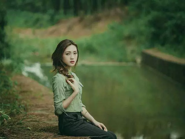 老婆沒做飯被老公扇耳光,老婆抱娃回娘家忘拿奶瓶,返回傻住!