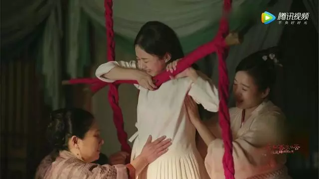 趙麗穎「站著生孩子」引熱議,得知原因後佩服古代人的智慧!觀眾讃她演得太好了!