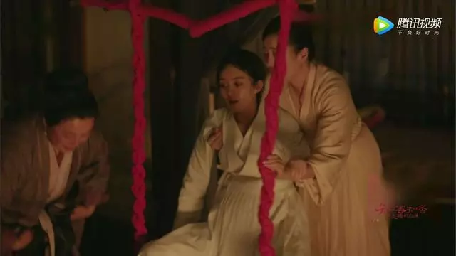 趙麗穎「站著生孩子」引熱議,得知原因後佩服古代人的智慧!觀眾讃她演得太好了!