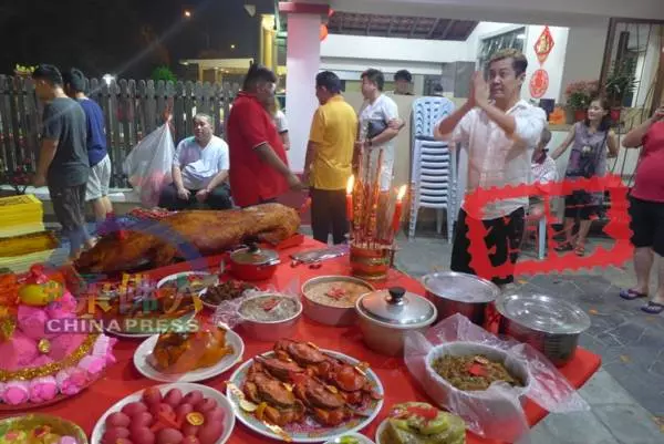 越堤到朋友家慶天公誕 曹國輝:新山人拜天公很誇張 | 柔佛人 - 中國報 Johor China Press