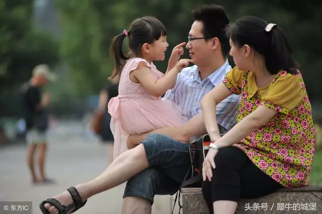 女婿出差女兒回娘家來小住,夜裡我路過女兒房門口,我讓女兒離婚