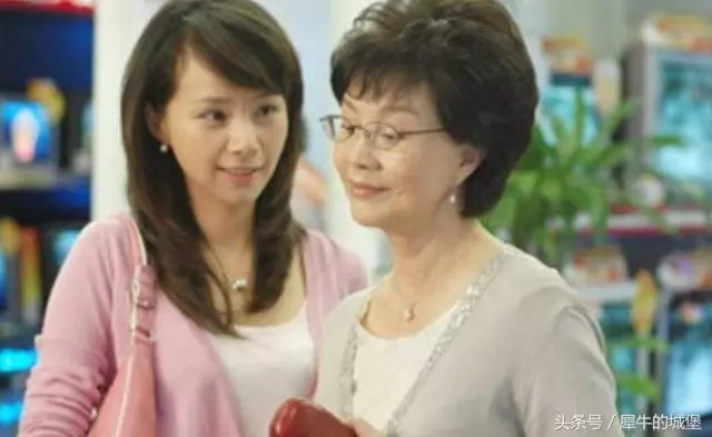 女婿出差女兒回娘家來小住,夜裡我路過女兒房門口,我讓女兒離婚