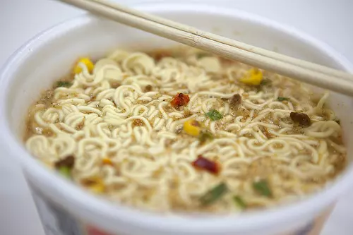 食麵是「垃圾食品」?營養師:這5種食物才是,可惜愛吃的人很多