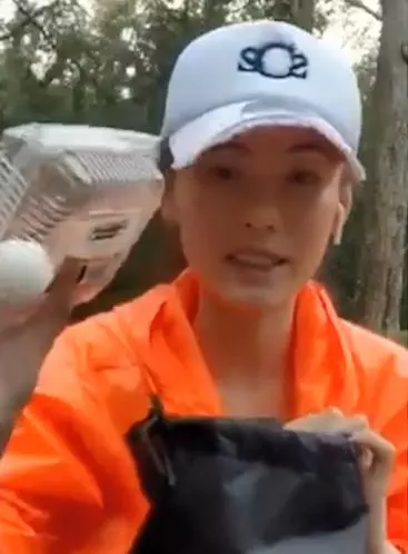 三胎兒子生父?張柏芝情人節帶兩兒子與中年微胖男子吃大餐!