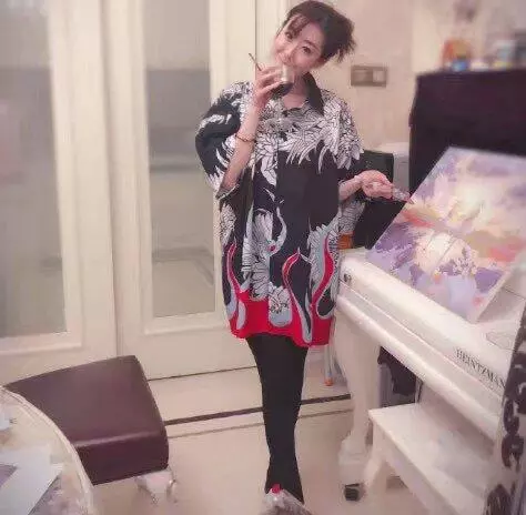 還記得她嗎?少林足球踩到蕉皮撲街的美女!18年後她變成這樣!