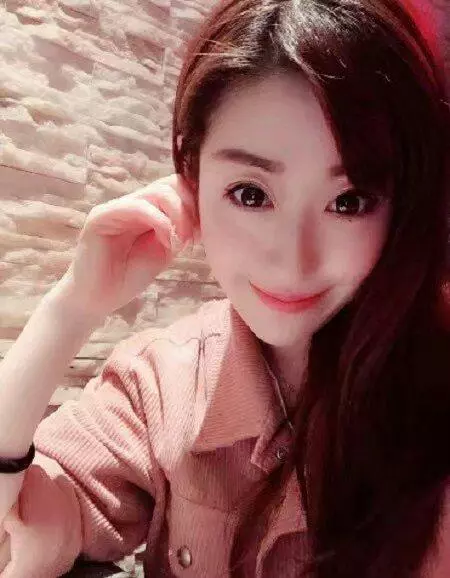 還記得她嗎?少林足球踩到蕉皮撲街的美女!18年後她變成這樣!