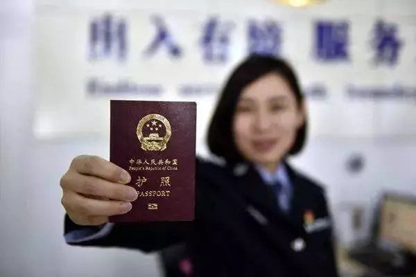 重磅喜訊!入籍新加坡後,可獲5年中國「准綠卡」!