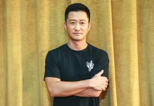當年她嫌棄吳京窮,後轉嫁富豪卻被拋棄,今淪為菜市場賣魚大媽