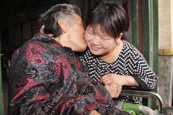 丈夫帶新歡和她的兒子回家,竟讓妻子凈身出戶?婆婆:你給我滾!