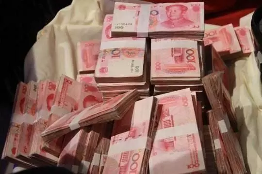 女上司看上老公要我開價,我毫不猶豫要價三百萬!幾個月後遇到前夫,他驚訝萬分