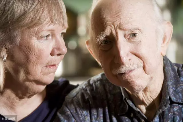 60歲後,常保持這一睡姿的人,往往不易患老年痴呆症,看你是嗎?
