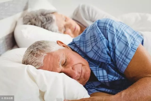60歲後,常保持這一睡姿的人,往往不易患老年痴呆症,看你是嗎?