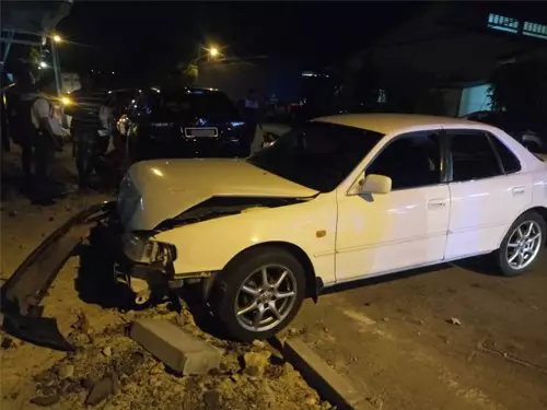 車撞路邊餐桌 3食客受傷 下次還有那麼好彩嗎?
