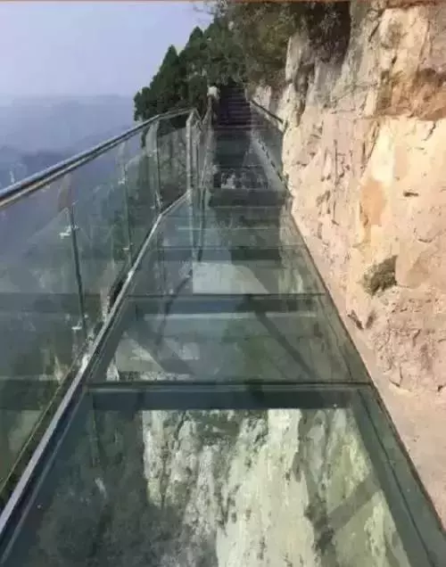 恐怖的橋,剛看第一眼腿就軟了