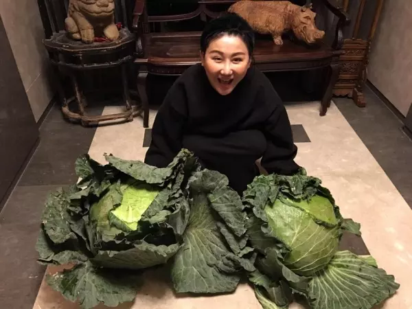 時尚教主藍心湄53歲「身材超逆天」! 曝飲食妙招「就靠2個字」 籲年輕人多打拚:50歲吃苦才叫苦