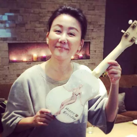 時尚教主藍心湄53歲「身材超逆天」! 曝飲食妙招「就靠2個字」 籲年輕人多打拚:50歲吃苦才叫苦