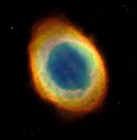 假如有一天太陽變成了黑洞,那麼地球以及其它星體會被吸進去嗎?