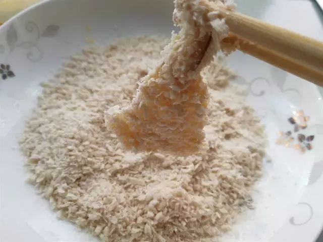 這道大蝦的做法,造型美觀人見人愛,春節家宴端上桌,特別有面子