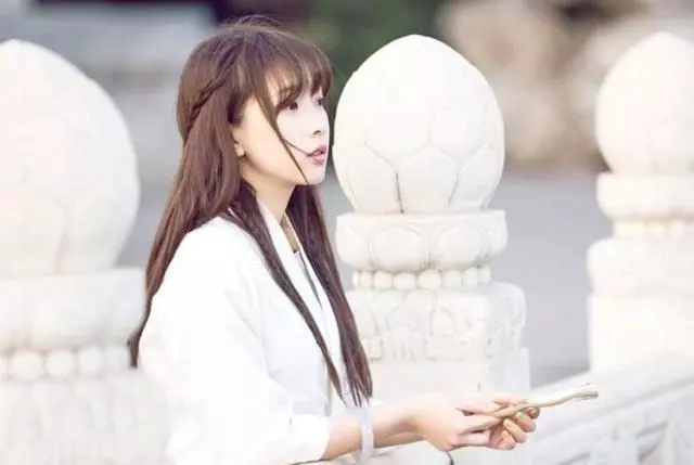 我嫁一個二婚老公,結婚典禮上婆婆叫我一聲,母親氣得拉著我就走