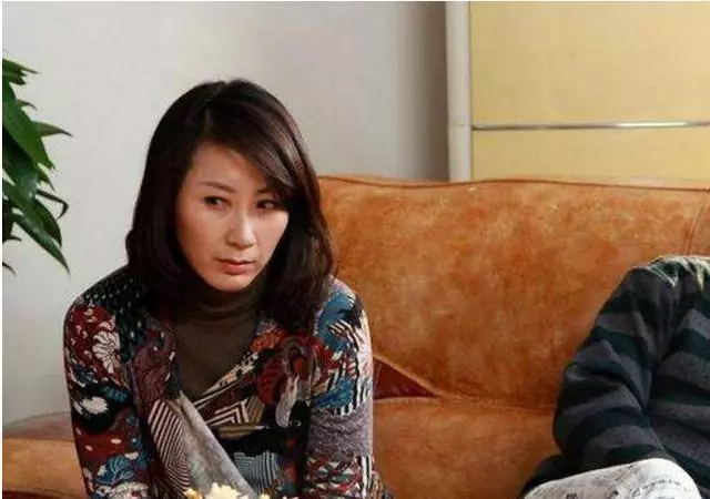我嫁一個二婚老公,結婚典禮上婆婆叫我一聲,母親氣得拉著我就走