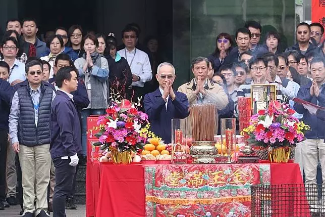 郭台銘3年缺席鴻海開工…傾吐原因!暖心背影照曝光