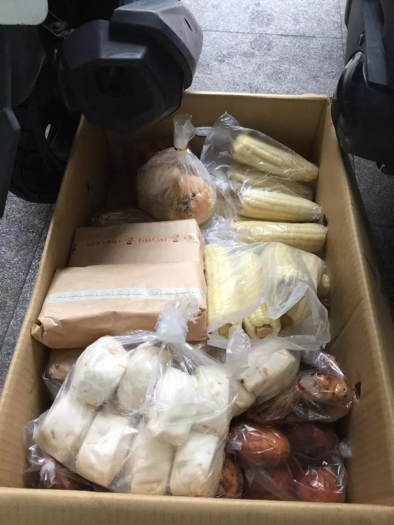 一天賺不到300… 80歲爺蹲郵局賣蔬果 女網友看到「每樣都超新鮮」鼻酸