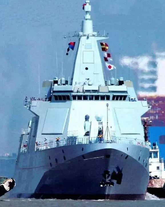055驅逐艦單艦防空性能有多強?專家:能頂2艘052D或者4艘伯克級