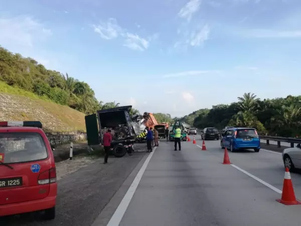 撞向小型羅裡及四輪驅動車 貨櫃羅裡翻覆司機當場斃命