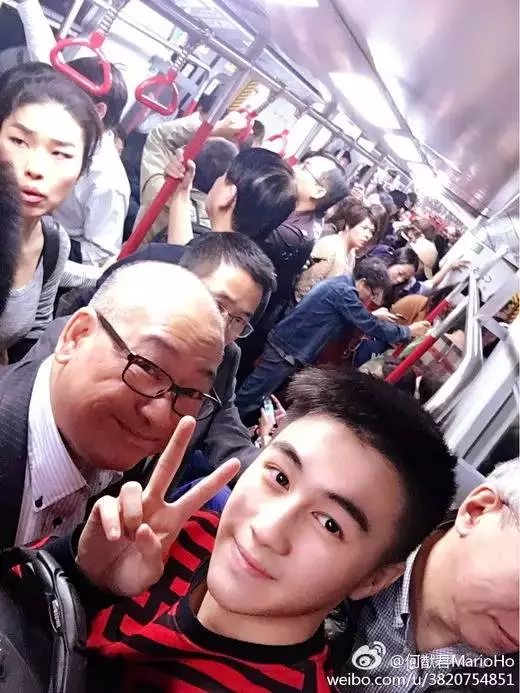 賭王兒子坐經濟艙護照遺失機上,航空公司理都不理,害他淒慘睡機場一夜!認出他是誰後態度180度大翻轉!