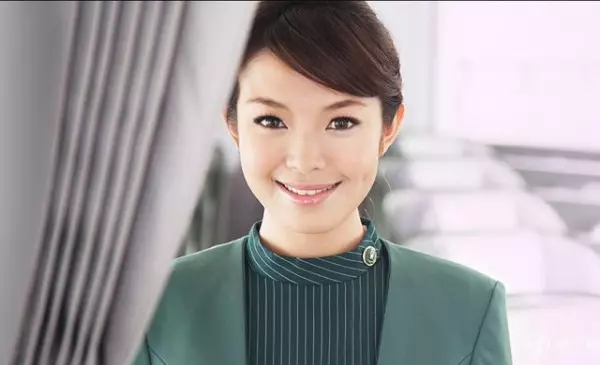 長榮空姐「嫌新制服醜」拍照最後留念!照片曝光美到「連國外媒體都讚嘆」!