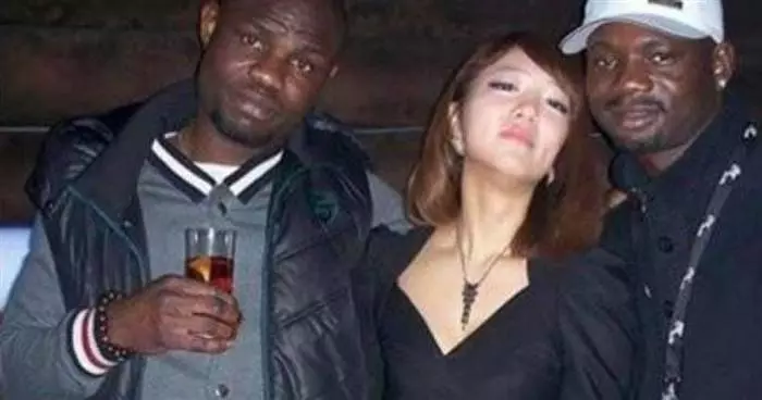 正妹以為嫁給有錢的黑人後就能舒服過日子,沒想到嫁過去後每天吃這些黑色巨物!讓她崩潰到哭著想回家!!