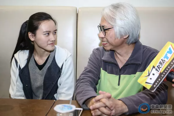 41歲祖孫戀!李坤城愛上嫩女友「高調甜蜜曬6年」 情人節堅定「214字告白」網友淚:是真愛