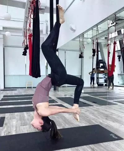 新加坡混血美女,從來不美顏,看了她的生活方式才知道為什麼完美!