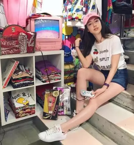 新加坡混血美女,從來不美顏,看了她的生活方式才知道為什麼完美!