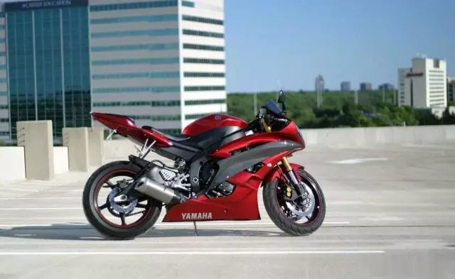 有車主提問,重型機車剎車時應該怎麼操作呢?