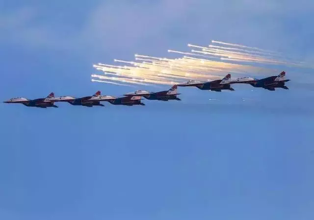 在如今現代化空戰中,殲20能避過對方飛彈嗎?專家說出真相