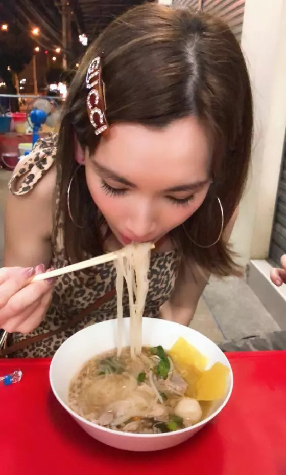 林志穎和妻子共度情人節,陳若儀海邊大秀美腿被贊「神仙身材」!