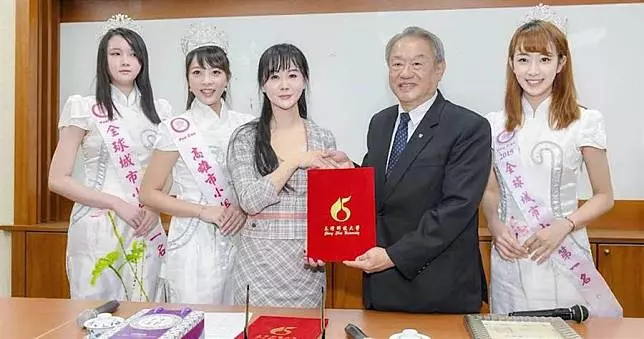 搭「韓流」 張如君率佳麗前進高雄