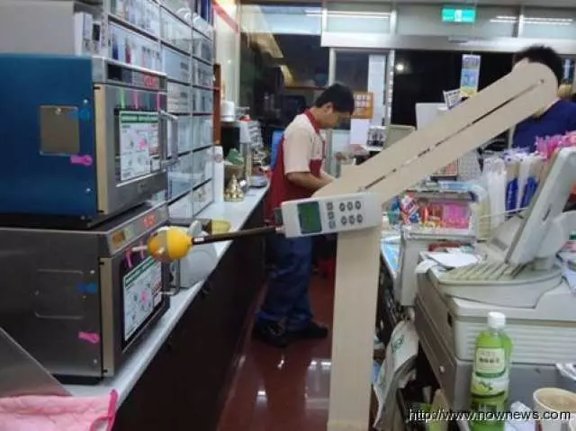 超商店員問「需要微波嗎」卻被客人罵白痴 結果法律系店員一開口「奧客馬上閉嘴」!