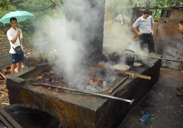 少在外面吃飯,看完一位廚師冒死拍攝的圖片後,你絕對會感謝我的!