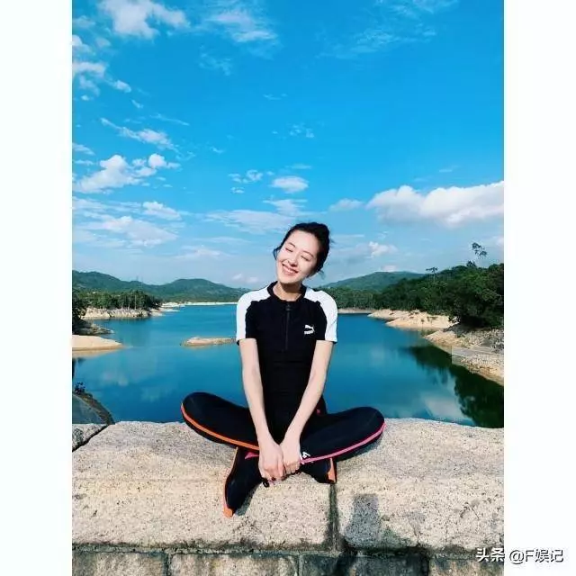 這位TVB當家花旦真戀愛了?和新歡男友人低調行山互拍