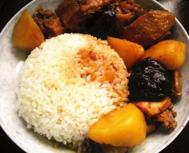 為什麼中國人要把飯和菜分開吃嗎?只有國人才懂,你懂嗎