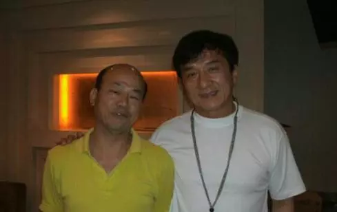 港媒爆料解開20年前誤會!成龍袁詠儀「片場結怨22年」的真相,終於水落石出!