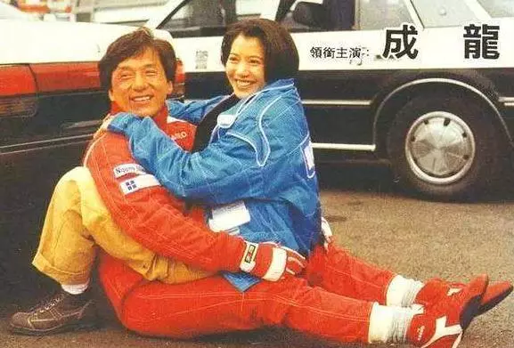 港媒爆料解開20年前誤會!成龍袁詠儀「片場結怨22年」的真相,終於水落石出!