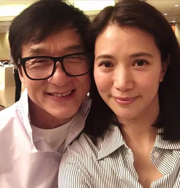 港媒爆料解開20年前誤會!成龍袁詠儀「片場結怨22年」的真相,終於水落石出!