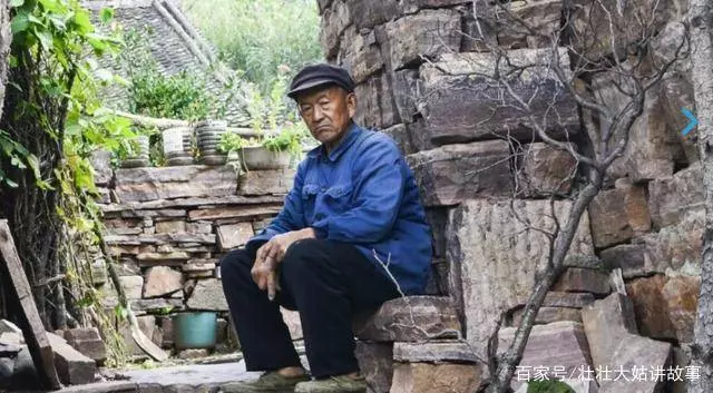 女兒出國6年未歸,准女婿盡孝6年,父親臨終留下遺言,准女婿淚目