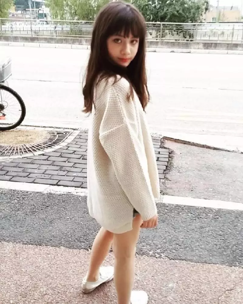 這對「全球最正雙胞胎」小時候是萌系美少女 長大後變成「男孩們的夢中情人」!